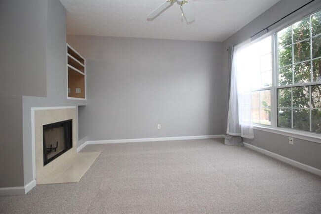 Foto del edificio - 6291 Shoreview Cir