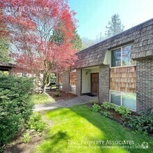 Building Photo - 6119 NE 194th Pl