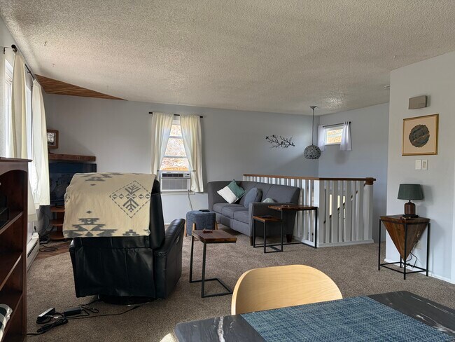 Sala de estar y TV - 1205 Centaur Cir