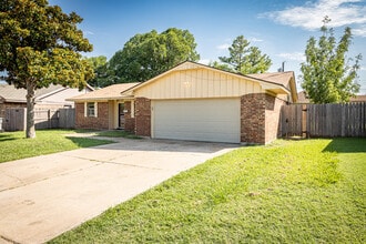 Building Photo - 4708 NW Cheryl Blvd