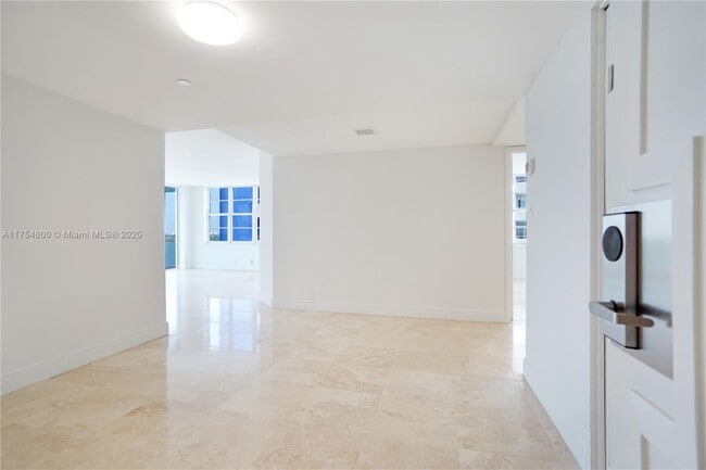 Building Photo - 5101 Collins Ave