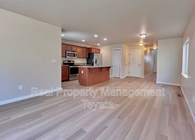 Building Photo - 4760 Parker St