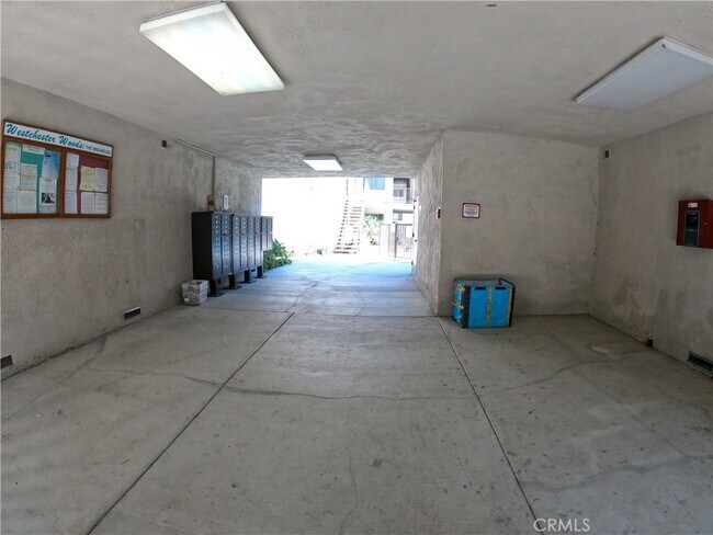 Foto del edificio - 8710 Belford Ave