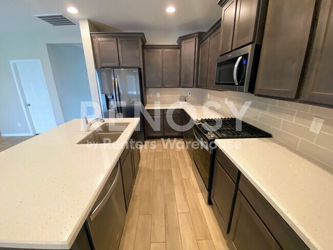 Building Photo - Ideal 5 Br + Loft 3 Br 2 Cg Home Near I-10 and Avondale Blvd in Avondale