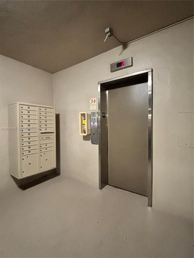 Foto del edificio - 1480 E Sample Rd