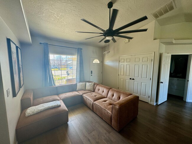 Building Photo - 9068 W Mediterranean Dr