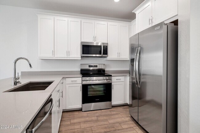 Building Photo - 4020 E Amoroso Dr