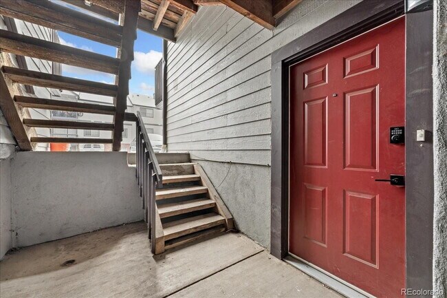 Foto del edificio - "Charming 2-Bed Condo with Cozy Fireplace in Prime Arvada Location!"