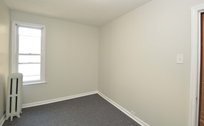 Building Photo - 2828 Sellers St