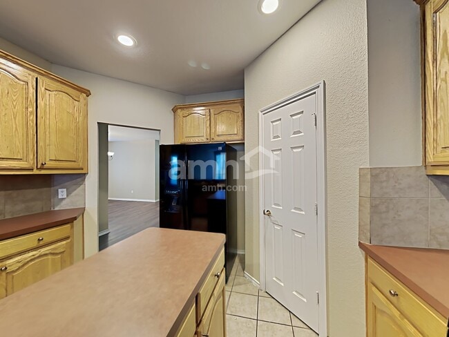 Building Photo - 3605 Varden St