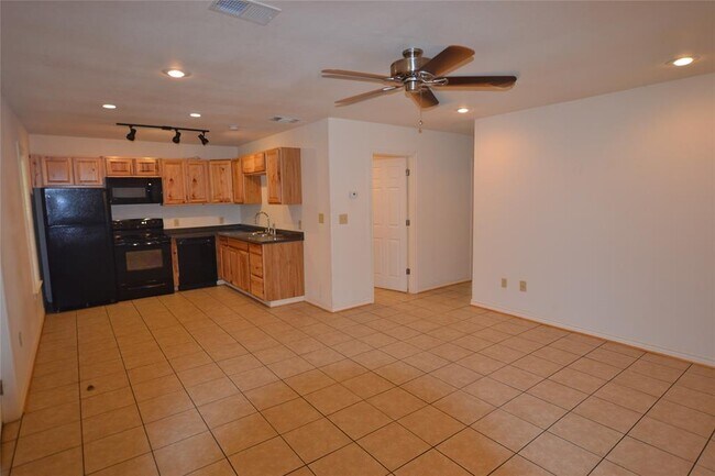 Building Photo - 253 Old Groveton Rd