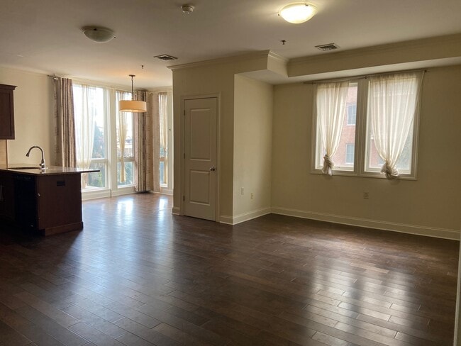 Building Photo - 255 Laird Ave