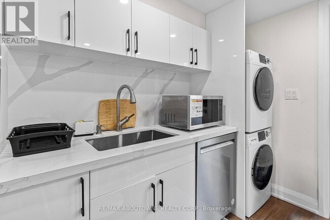 Photo du bâtiment - 523 Pinegrove Rd