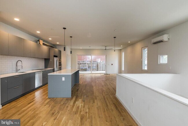 Foto del edificio - 2328-32 Memphis St