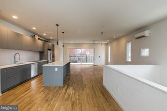 Building Photo - 2328 Memphis St