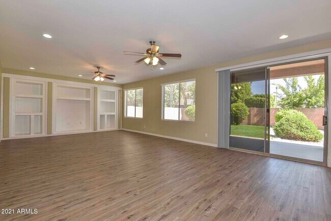 Foto del edificio - 13664 W Holly St