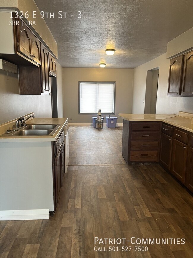 Foto del edificio - 1326 E 9th St