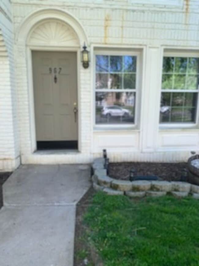 Building Photo - 967 Stratford Ct