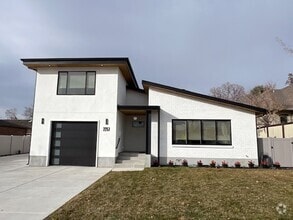 Building Photo - 2251 Lincoln Ln