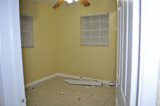Foto del edificio - 6425 SW 25th St