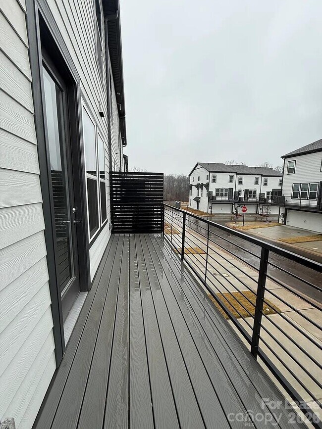 Foto del edificio - 5029 Sunnybrae Pl