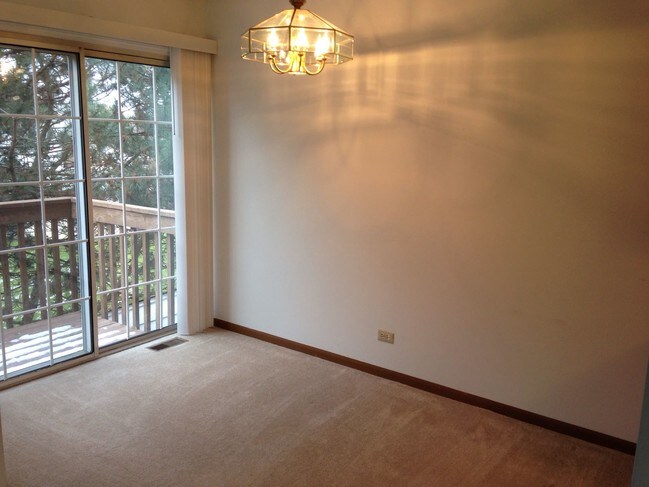 Building Photo - 406 Sandhurst Ln