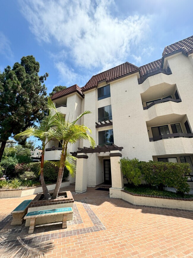 Foto del edificio - 5845 Friars Rd