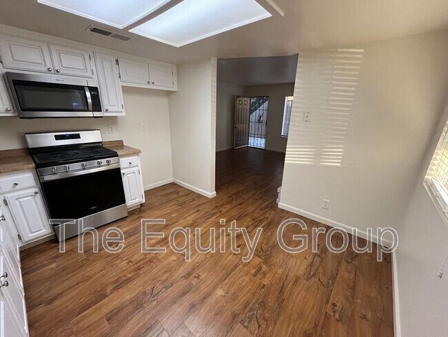 Foto del edificio - 4042 W Meadow Ave