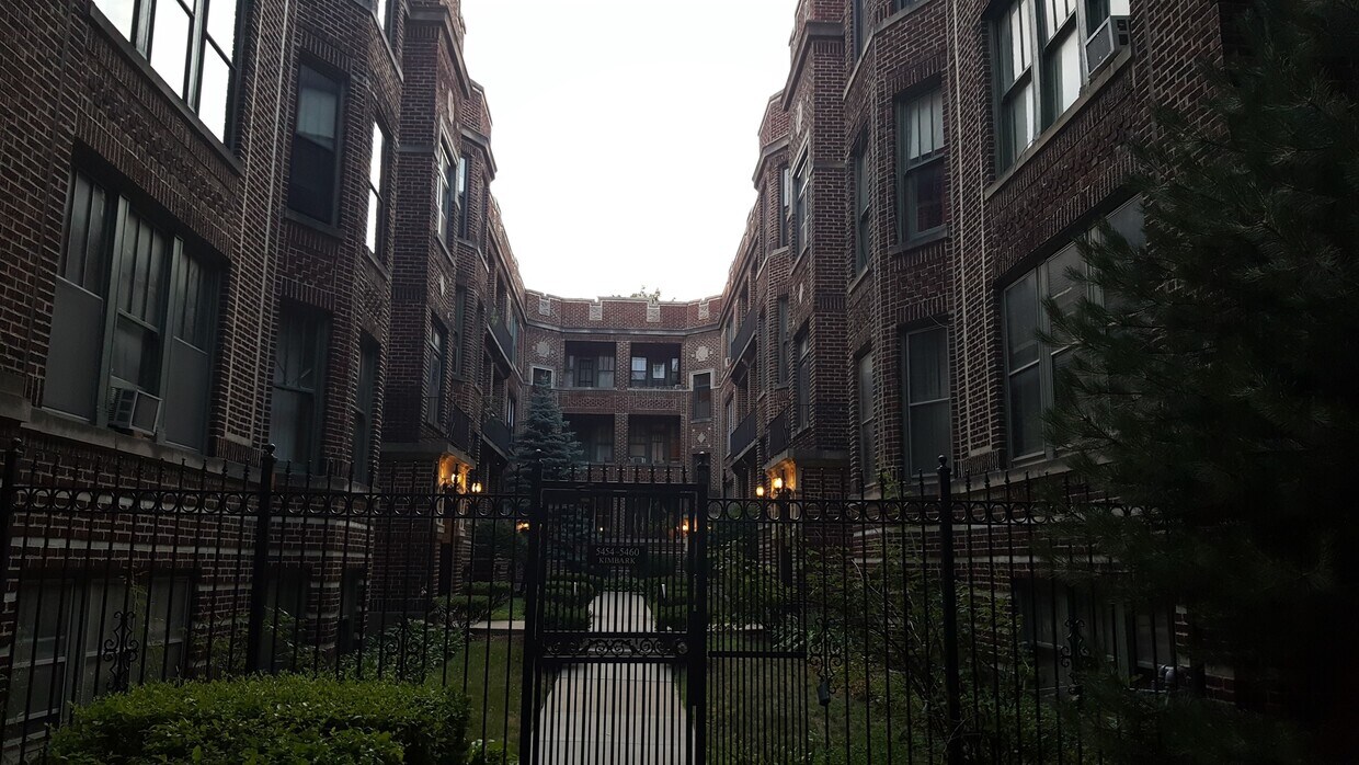 Primary Photo - 5460 S Kimbark Ave