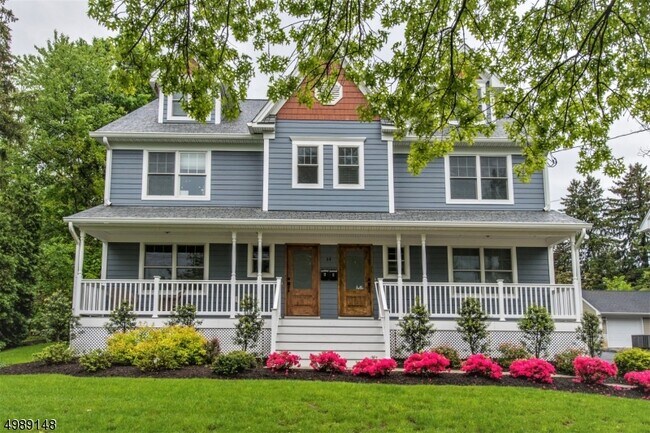 Building Photo - 64 Kent Pl Blvd