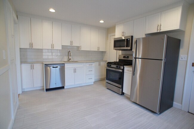 Foto del edificio - 425 Newport Ave