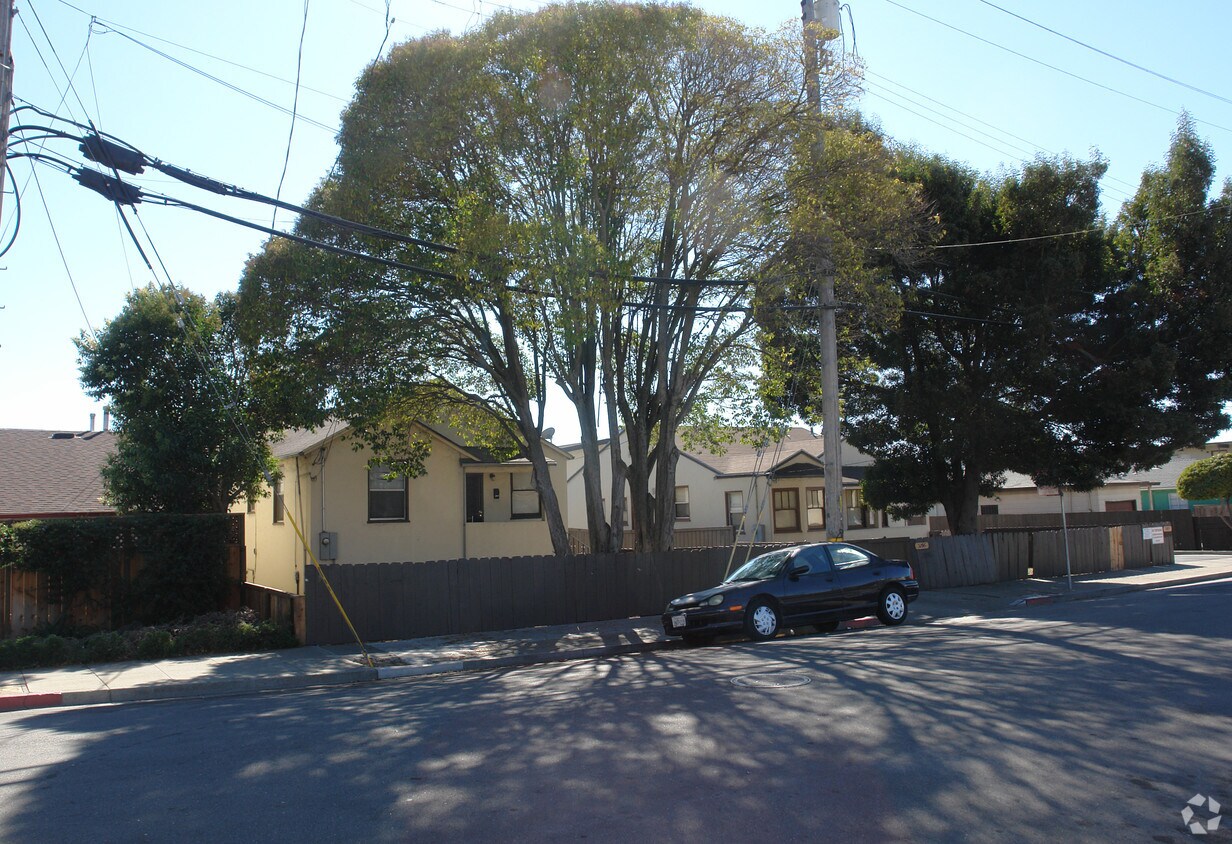 Building Photo - 5286-5290 Riverside Ave