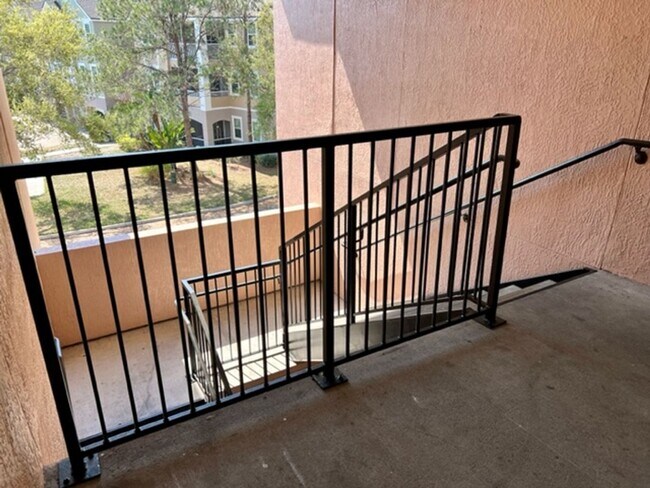 Foto del edificio - MOVE IN NOW!Fabulous 2X2 on 3rd floor(no tenants above)! NEW CARPET & FRESH PAINT! Water included...