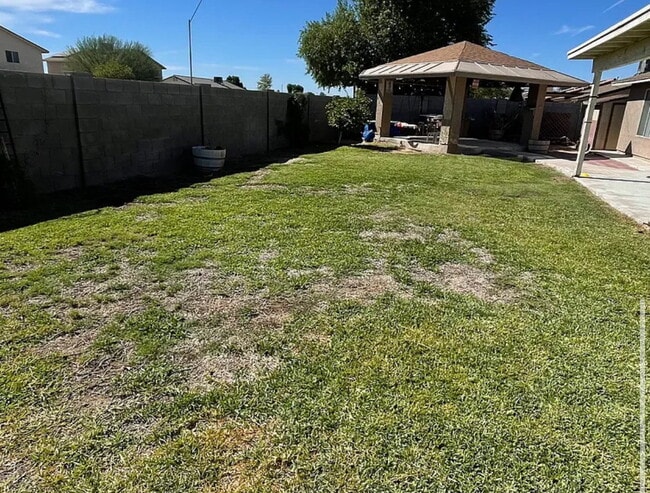 Building Photo - "Spacious 4-Bedroom, 2 Bathroom Home in Oc...