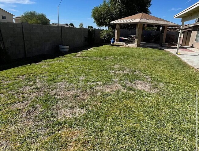 Foto del edificio - "Spacious 4-Bedroom, 2 Bathroom Home in Oc...