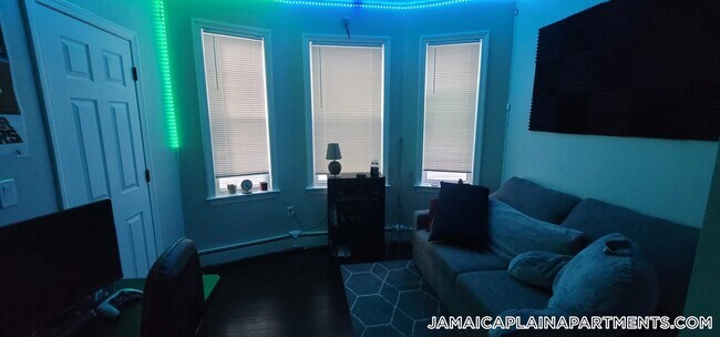 Building Photo - 11 Priesing St