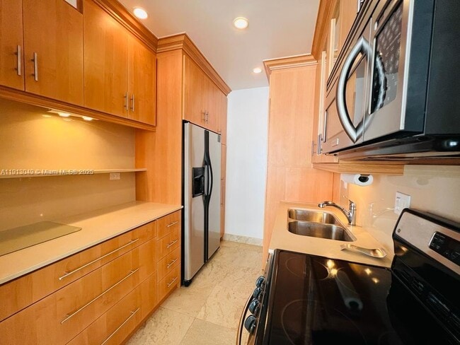 Foto del edificio - 1408 Brickell Bay Dr