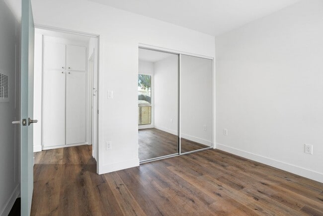 Building Photo - Individual Bungalows: All 1 bedroom/ 1 bat...