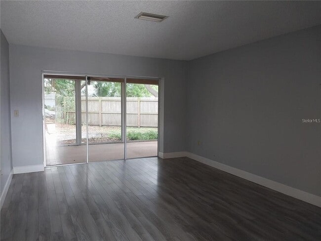 Foto del edificio - 3962 Basswood Dr