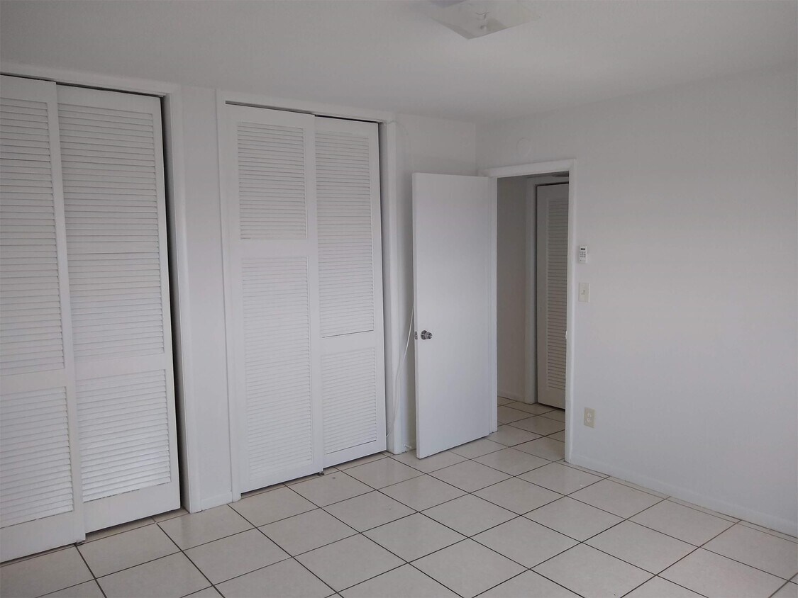 Foto principal - 2799 E 4th Ave