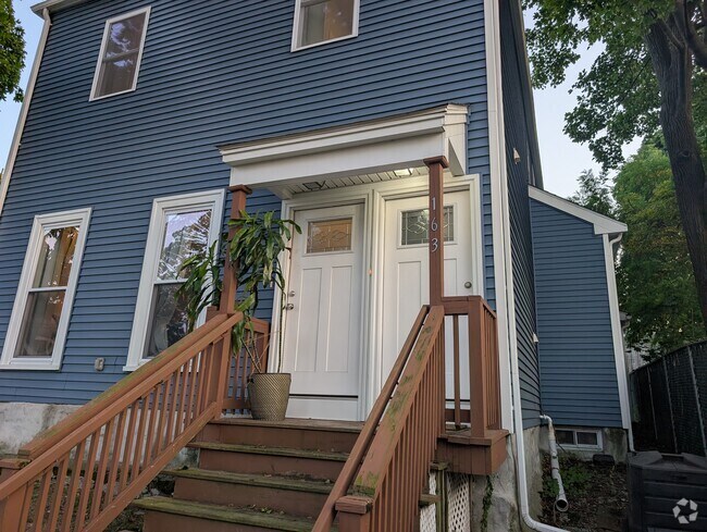 Building Photo - 163 Ferry St