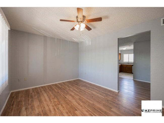 Foto del edificio - Bright and Cozy 2/1 Apache Junction Fourpl...