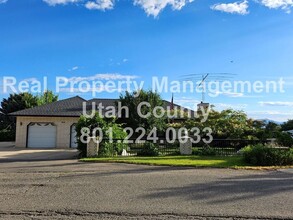 Building Photo - 675 Park Dr