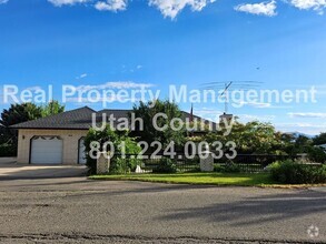Building Photo - 675 Park Dr