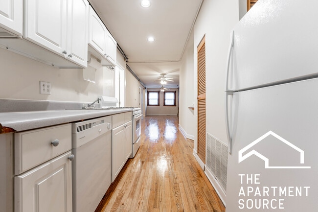 Building Photo - 1208 W Wrightwood Ave