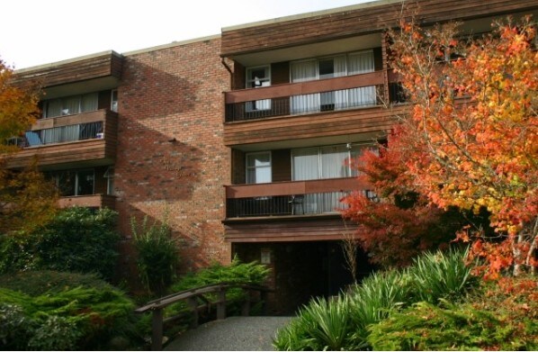 Primary Photo - Village Green Apartments