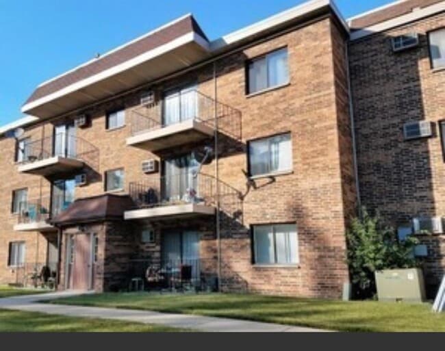 Foto del edificio - 972 N Rohlwing Rd