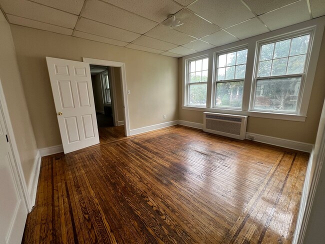 Building Photo - 1434 1st Ave