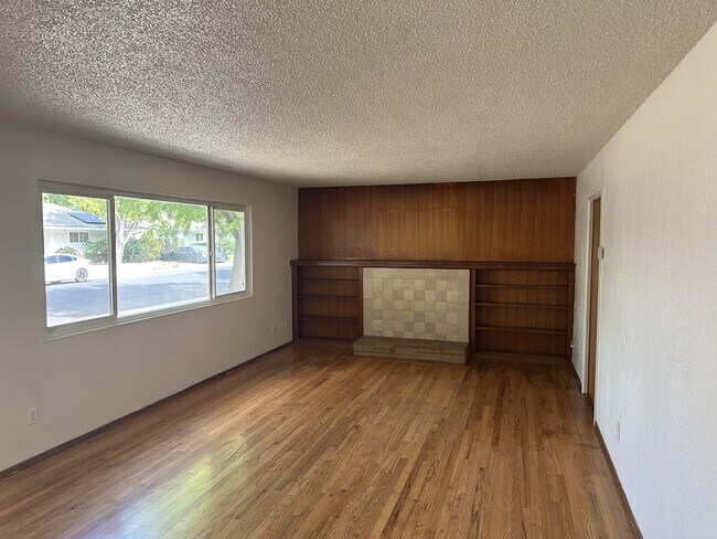 Foto del edificio - 1540 Goldenwood Dr