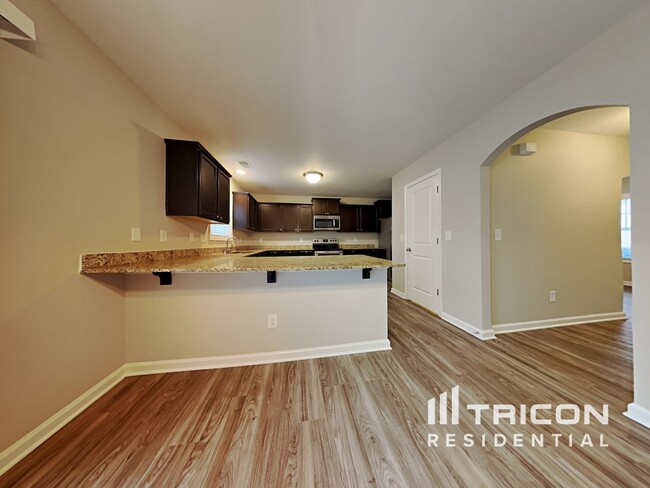 Building Photo - 451 Finch Ln